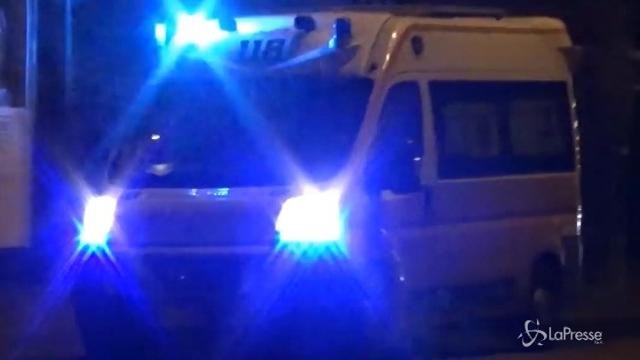 Pavia, bimbo cade dal quinto piano e muore