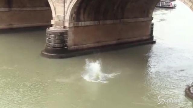 Capodanno, tuffo nel Tevere per Amatrice. Pirozzi: “Siamo vivi grazie alla solidarietà”