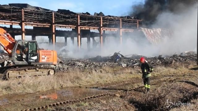 Pavia, incendio domato, si aspettano risultati su tossicità della nube