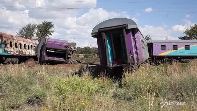 Sudafrica, incidente ferroviario a Kroonstad: 14 morti