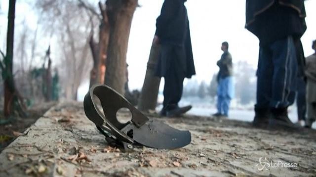 Attacco kamikaze a Kabul: oltre 20 morti