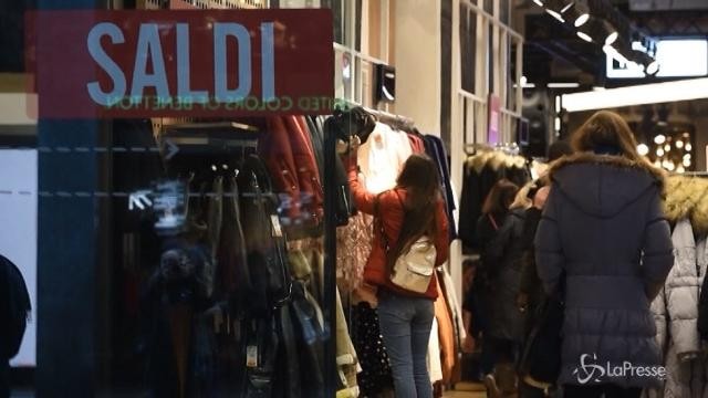 Al via i saldi a Milano: è caccia all’affare