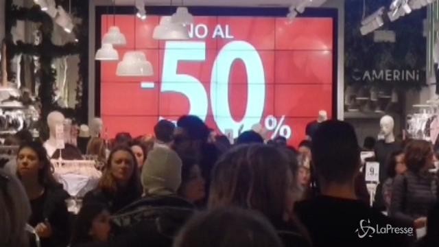 Roma: saldi, massima allerta nei centri commerciali