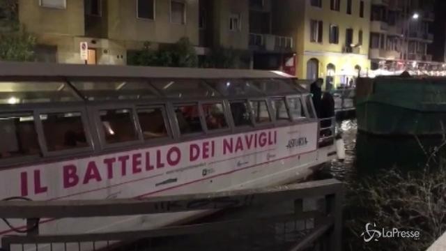 Milano, rimosso l’ultimo barcone sul Naviglio Pavese