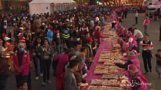 Una torta gigante per festeggiare la Befana