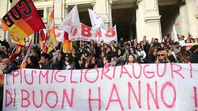 Sciopero docenti, la protesta davanti al Miur