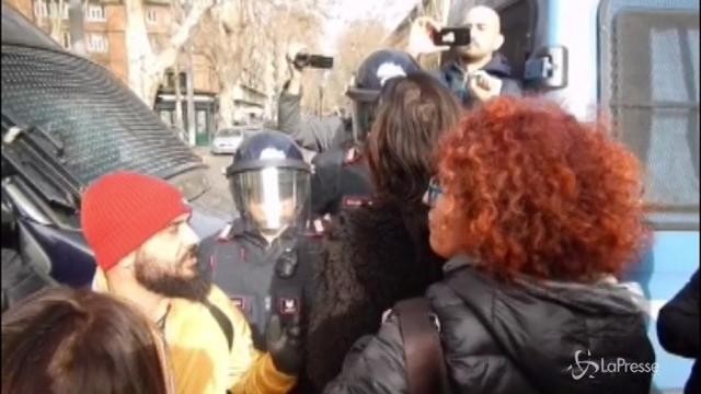 Protesta insegnanti, tensione davanti al Miur