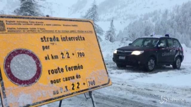 Valanghe, chiude strada per Cervinia: ai soccorsi due campionesse di snowboard