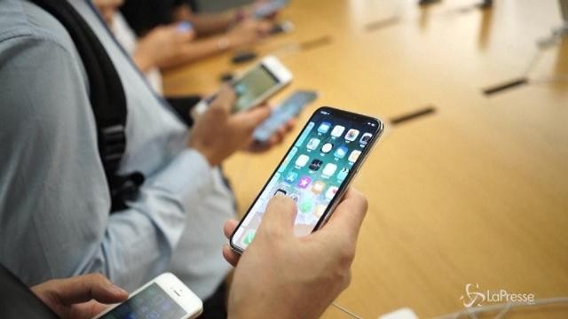 IPhone rallentati, procura di Parigi apre un’inchiesta