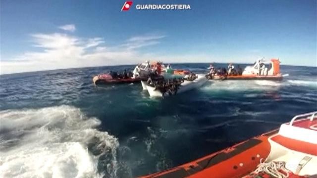 Libia, strage di migranti: affonda gommone, 50 morti