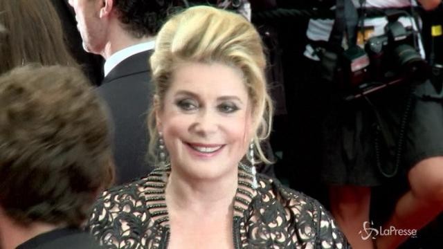 Catherine Deneuve: “Difendiamo la libertà di importunarci”