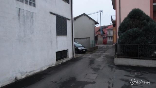 Novara, massacrata di botte in casa: il sopralluogo dei carabinieri