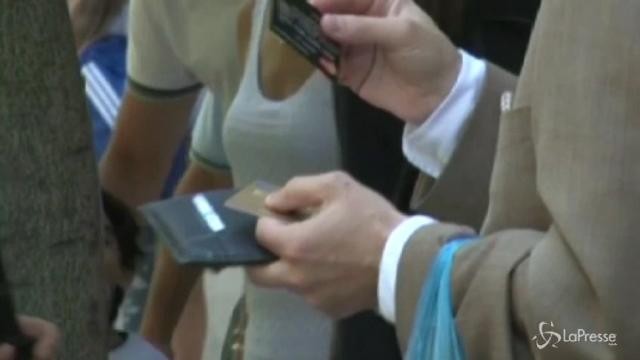 Ue, stop a costi extra sui pagamenti con le carte