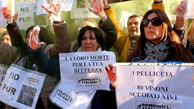 Milano, blitz animalista alla sfilata di Marni