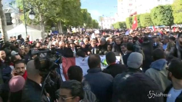 Tunisia, proteste a 7 anni dalla Rivoluzione dei Gelsomini