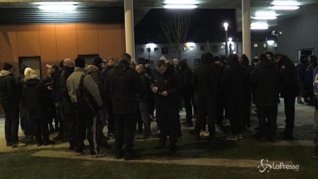 Francia, protesta delle guardie delle carceri francesi