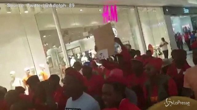 Johannesburg, esplode la polemica contro lo spot di H&M