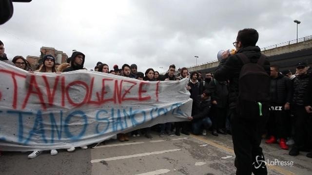 Scampia: studenti in corteo contro le baby gang