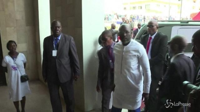 Liberia, Weah sale al potere, a messa col suo predecessore