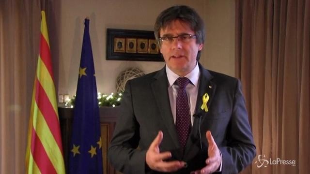 Puigdemont lascia il Belgio, la Spagna chiede l’arresto