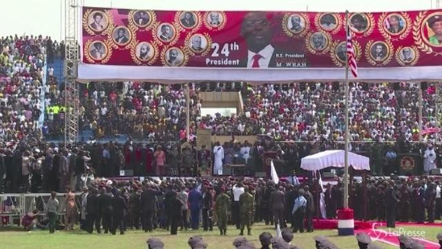Liberia, Weah nuovo presidente: giuramento allo stadio