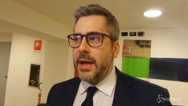 Immigrati fuori dalla Lombardia, Bussolati: “Fontana non è credibile”