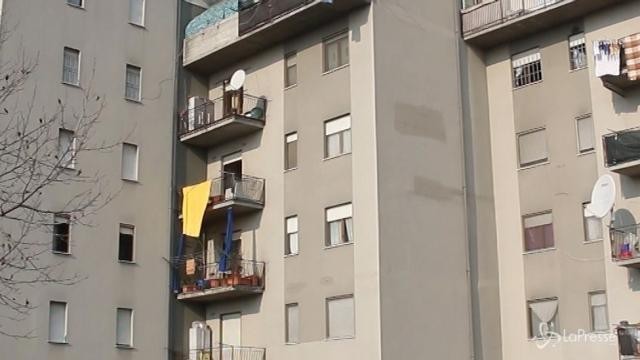 Uccide moglie e un bimbo con la mannaia, sopralluogo degli inquirenti