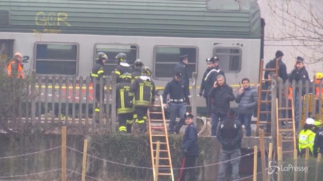 Treno deragliato, le autorità sul luogo dell’incidente