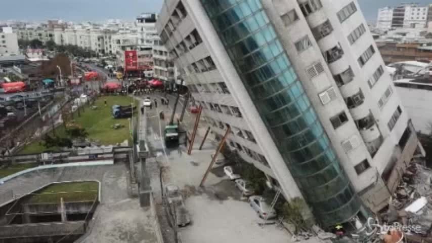 Terremoto a Taiwan: la distruzione vista dall’alto