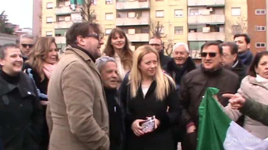 Milano, la visita di Giorgia Meloni alle case popolari di Via Bolla