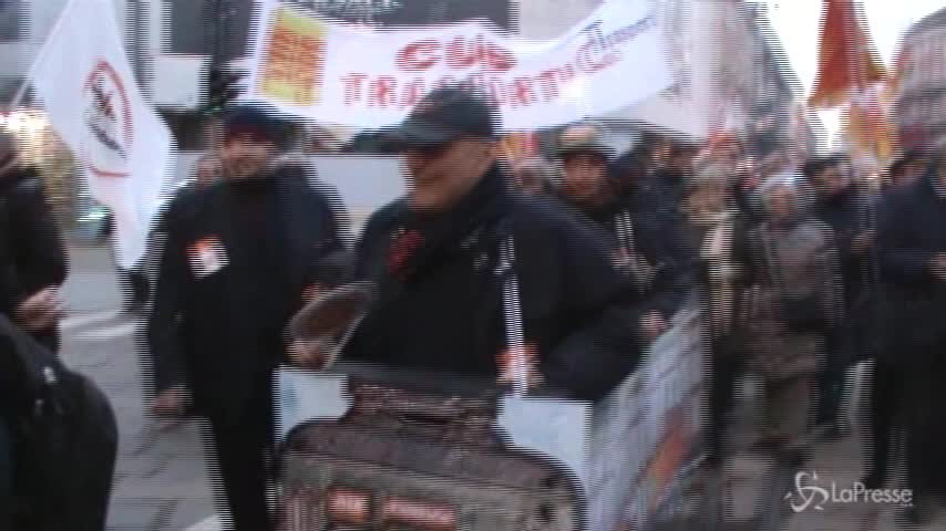 Milano, protesta del comitato “Atm pubblica”