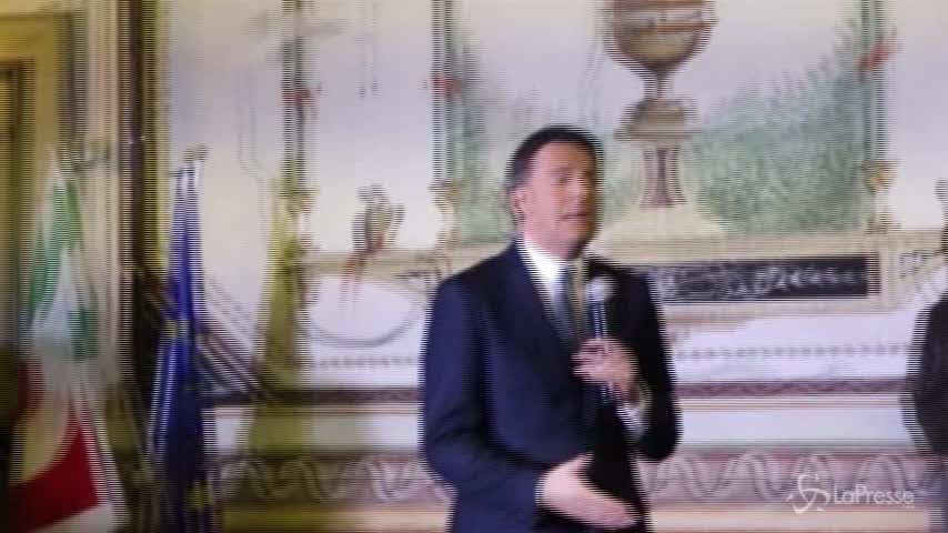 Renzi a Napoli: “Bisogna combattere casa per casa per sradicare illegalità e camorra”