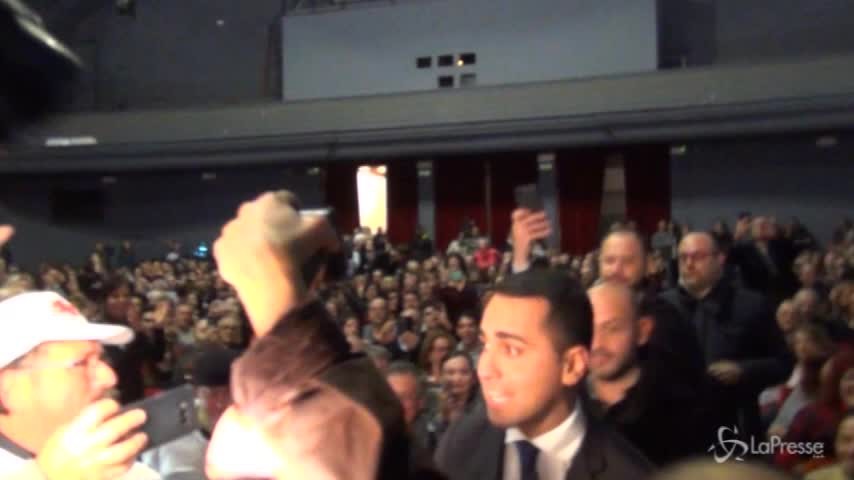 Torino: accoglienza da rock star per Di Maio