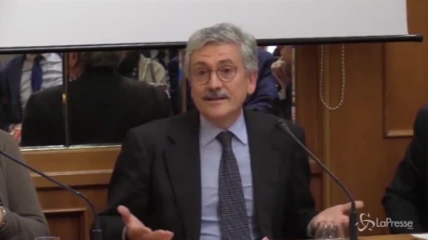 D’Alema: “Renzi ammicca a Berlusconi”