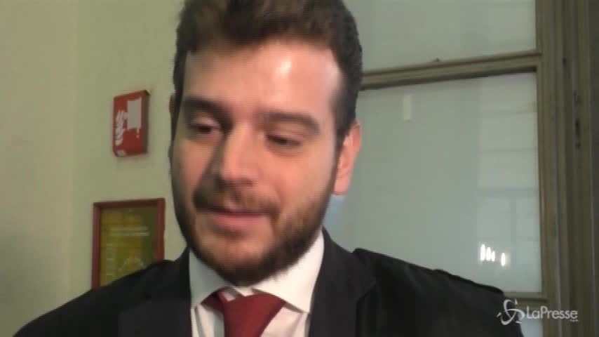 Milano, la modella rapita piange nei i luoghi del sequestro