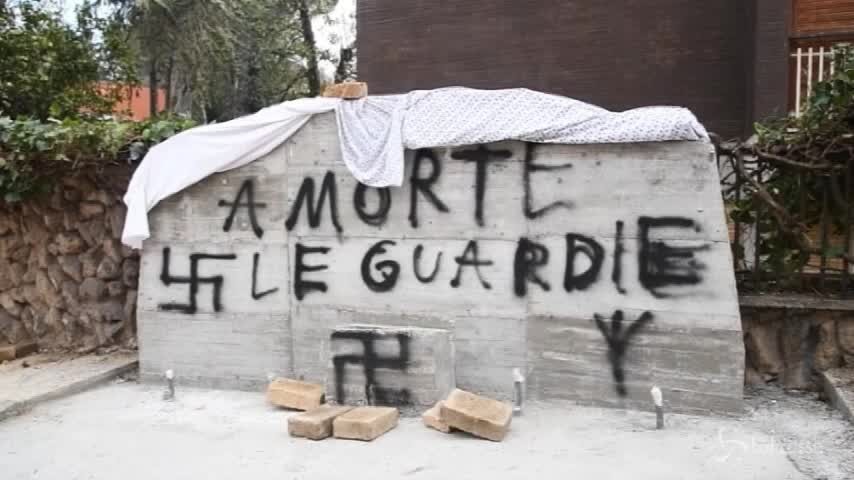 Roma, imbrattata con delle svastiche la lapide per Aldo Moro
