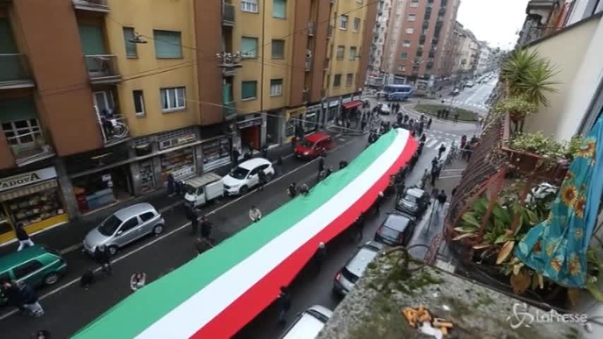 Fratelli d’Italia a Milano, gli abitanti di via Padova cantano “Bella Ciao”