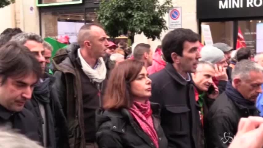 Boldrini in piazza a Roma: “Nessuna violenza in nome dell’antifascismo”