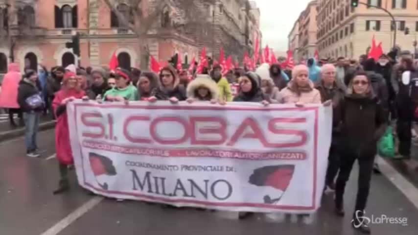 Roma, Cobas in piazza contro Jobs Act