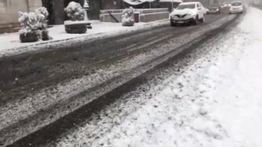 La neve manda in tilt la Capitale…ma fa felice i romani