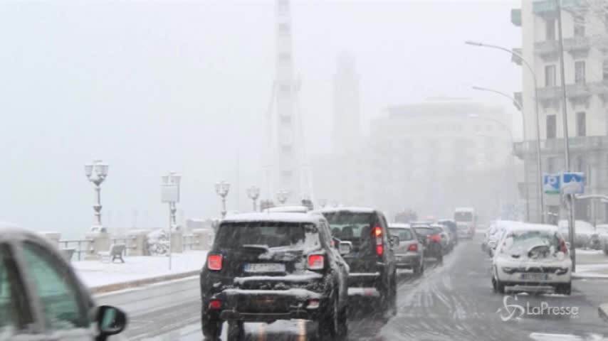 Maltempo, neve anche a Bari