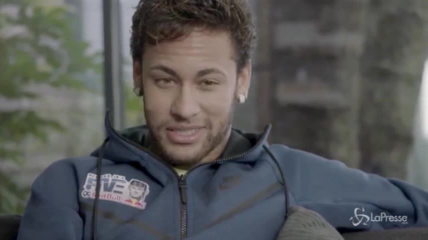 Neymar sarà operato al piede fratturato: stop di due mesi e mezzo