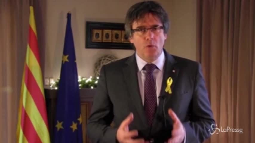 Catalogna, Puigdemont rinuncia a candidatura per la presidenza