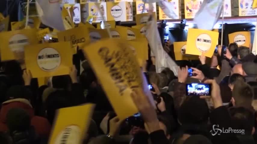 M5s, Raggi: “Hanno paura di noi”