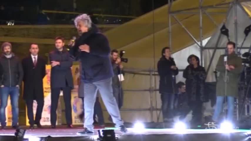 Grillo: “Finito il tempo del vaffa, ci teniamo un vaffino”