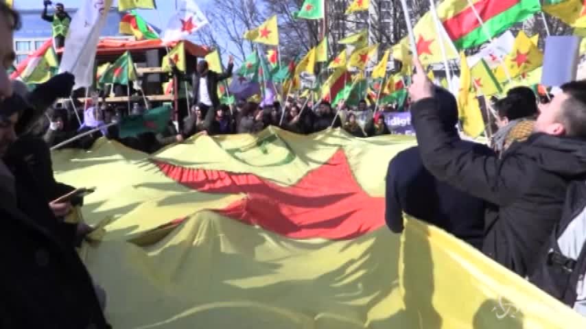 Berlino: in migliaia in piazza contro l’offensiva turca in Siria