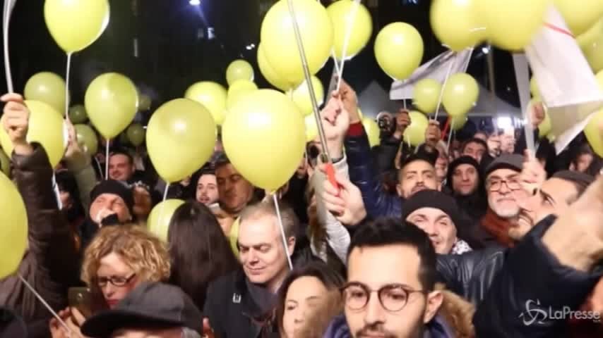 Di Maio ‘re’ alla festa del M5S a Pomigliano d’Arco
