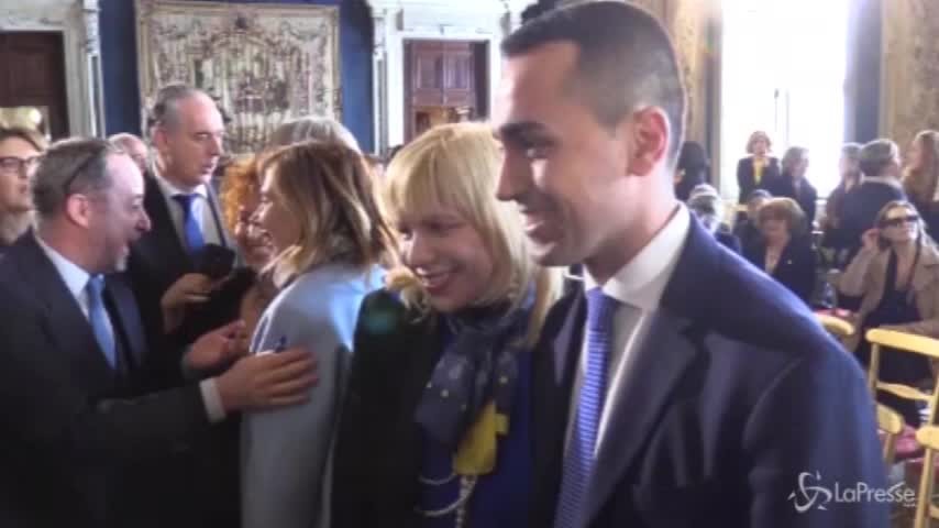 Di Maio superstar alla cerimonia dell’8 marzo