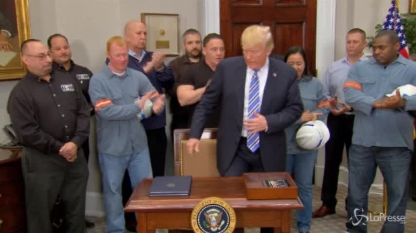 Trump firma legge sui dazi, esentati Messico e Canada, paesi “amici”