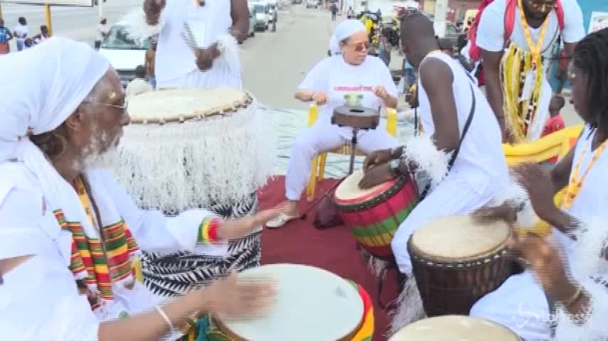 Costa d’Avorio, la parata che omaggia le arti africane